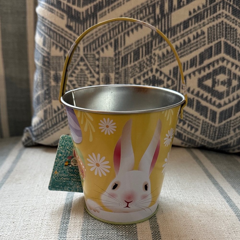 ⭐️10/$10⭐️Yellow Bunny Tin Pail - Home Party Supplies, NWT